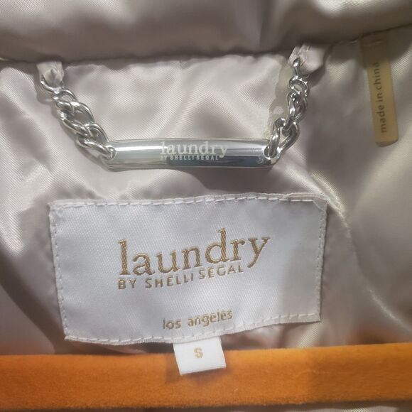 Laundry by Shelli Segal women's stretch quilted puffer jacket w faux fur hood
Sm - Picture 4 of 8